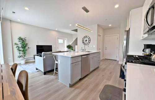 Modern 4BR Townhouse with Parking & Lake Views - WVille rep 4 - Foto 7