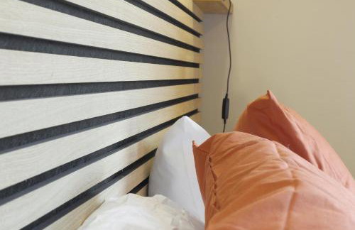 Home from Home 4 Bed - Ideal for Workers & Great for Groups, FREE Parking, Spacious, Pet Friendly Netflix - Foto 8