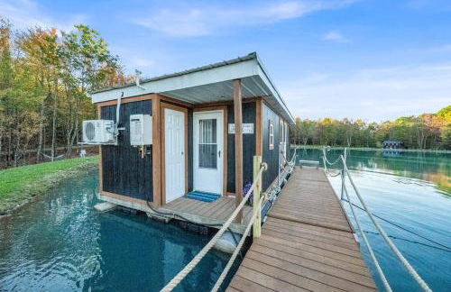 Tiny House Boat on a Tiny Lake Retreat - Foto 8