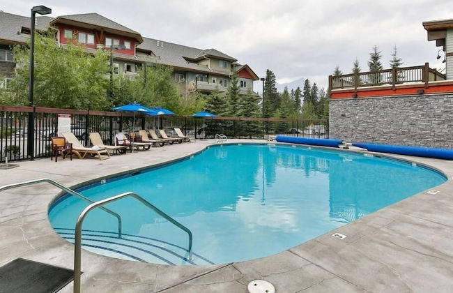 SPACIOUS 3-Br Luxury Condo | HEATED Pool + 3 Hot Tubs | Pool Table | Hm Theatre - Photo 38