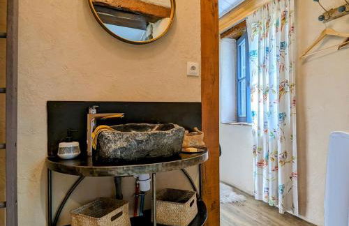 Cabane de Vigne en Auvergne pour Escapade Romantique - FR-1-582-74 - Foto 6