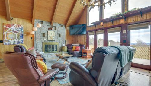 Deck, Mountain Views Colorful Retreat in Vernon! - Foto 4