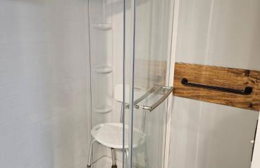 King Bed Outdoor Fireplace Seconds From Highway - Foto 3