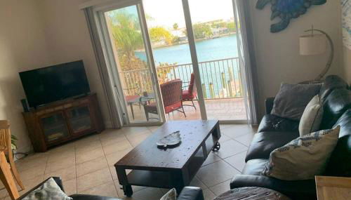 Luxury and Spacious Waterside Getaway - Foto 2