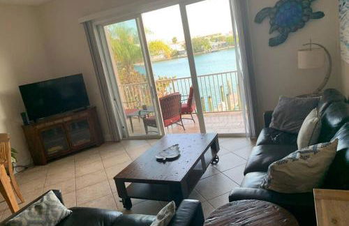 Luxury and Spacious Waterside Getaway - Foto 2