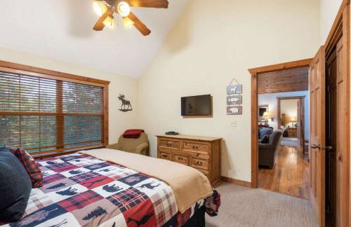 Simon's Treetop Cabin - 2 BDR in Popular Resort - Foto 29