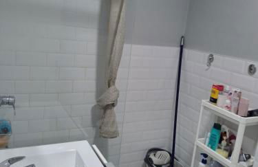 Habitación o piso entero dependiendo de la negociación - Foto 2