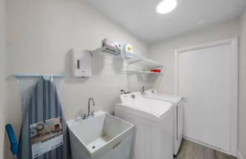 Waterfront Escape with Wild Owl Charm, Heated Pool & Pet-Friendly - Foto 20