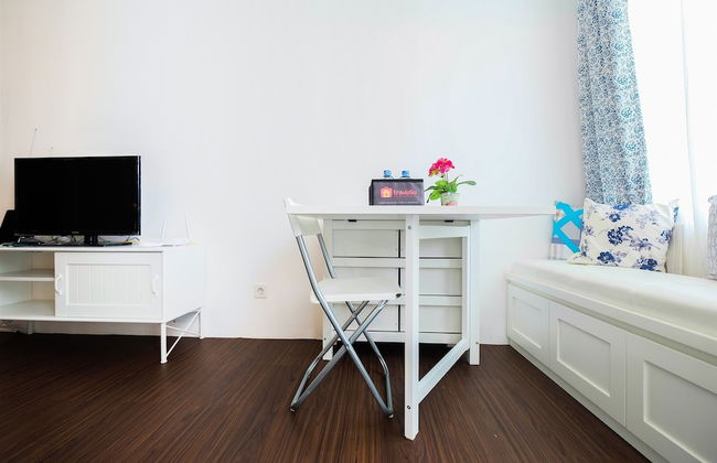 Minimalist Studio at Bassura City Apartment By Travelio - Foto 12