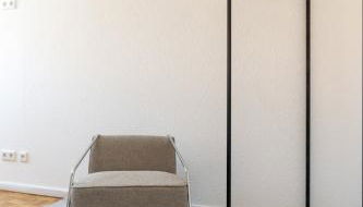 2 BR Loft - LUXUS - MODERN - PARKPLÄTZE - KAFFEE - NETFLIX - WEINBERGBLICK - KÜCHE - BALKON - Foto 4