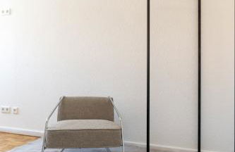 2 BR Loft - LUXUS - MODERN - PARKPLÄTZE - KAFFEE - NETFLIX - WEINBERGBLICK - KÜCHE - BALKON - Foto 4