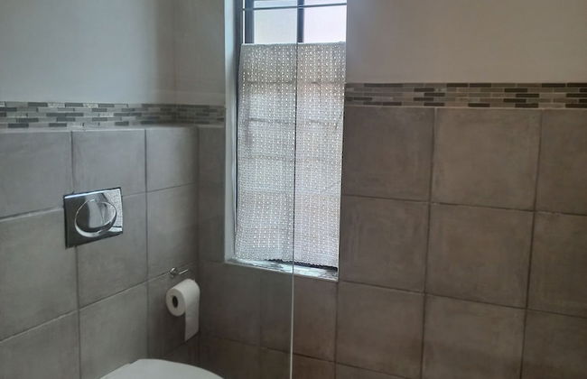 Jakes's Place Modern Comfortable & Sunny 3-bedroom House in Kensington - Photo 26