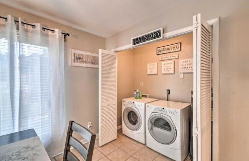 Fayetteville Vacation Rental with Sunroom and Yard! - Foto 14