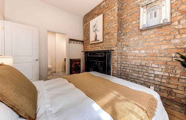 Historic Two Bedroom Facing Parliament - Photo 3