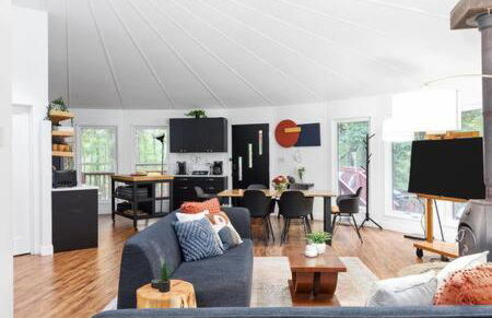 Cabin w hot tub & fire pit at The Woods Resort - Foto 5