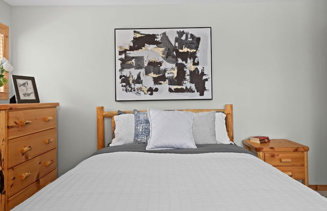 MODERN 4,500 sqft Ski Chalet: 5 Br + 6 Ba | Pool Table | Pool + PRIVATE Hot Tub - Photo 11