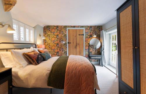 St James Cottage - Luxurious Dorset Escape in Idyllic Milton Abbas - Photo 18