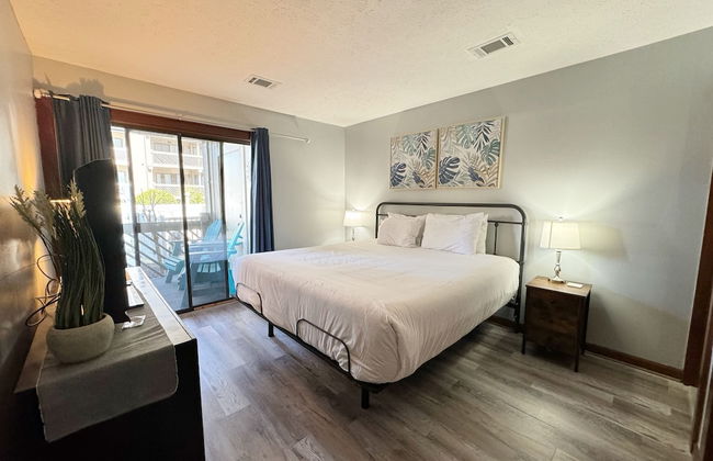 Spacious Modern Condo - 1st Floor - One Block to the Beach - Foto 3