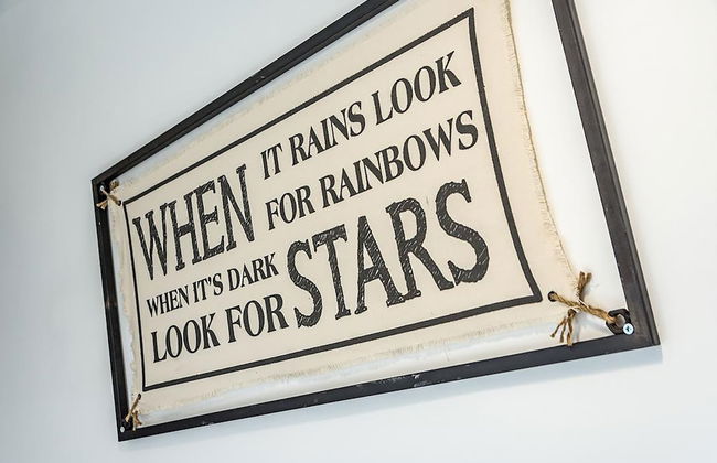 Off The Square Apartments - Foto 2