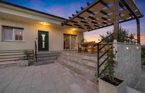 Gorgeous Home In Danilo With Wifi - Photo 18