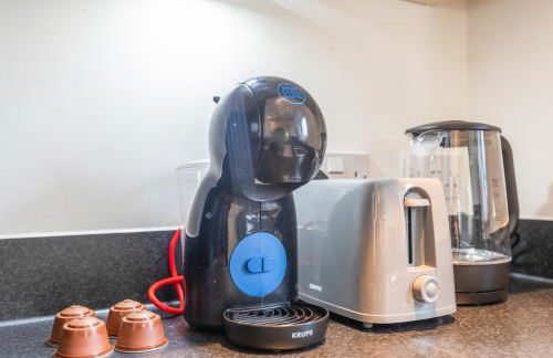 Spacious and Modern 2BR Stay Free Parking and WiFi - Foto 16