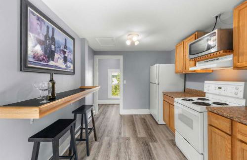 Keuka Wine Trail Vineyard View Farmhouse - Fire Pit & Game Room - Foto 17