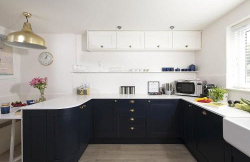 Emerald - Stunning Views - Free Parking and WiFi - Coffee Machine - Foto 3