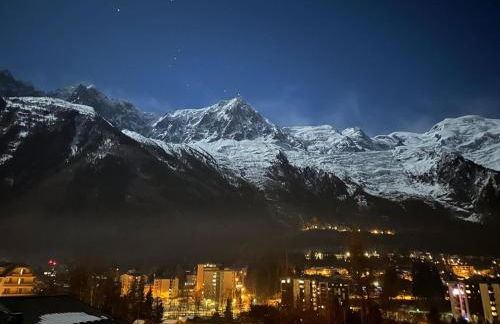Amazing Mt Blanc View 2 Bed, Parking, 10mins walk - Photo 2