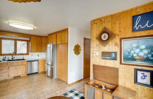 All-Season Lodge 40 Acres Walk to Elkhart Lake! - Foto 13