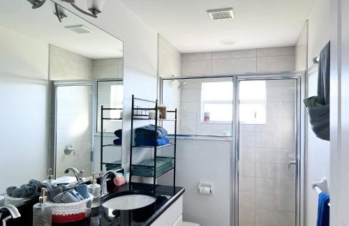 Paradise Home, Tranquil canal view 3-BDR in Golfers paradise - Foto 17