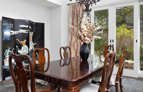 Spacious Luxury home in Gated Community with Resort Pool & Scenic Views - Photo 10