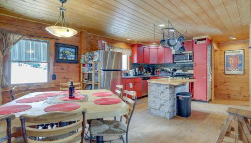 2 Mi to Skiing Casper Cabin with Mtn Views! - Foto 2