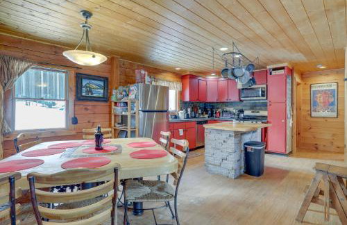 2 Mi to Skiing Casper Cabin with Mtn Views! - Foto 2
