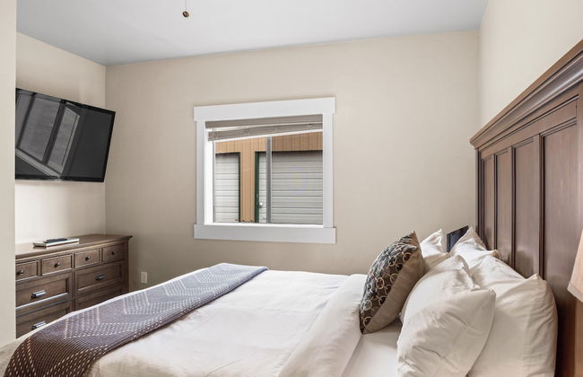 The Yellowstone Hideaway Unit B - Photo 3