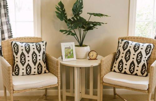 ~ The Cozy Farmhouse ~ | Sleeps 10+ | Farm Views - Foto 41