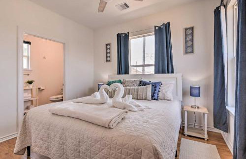 Walk to Beach Family Home with Patio in Galveston - Foto 14