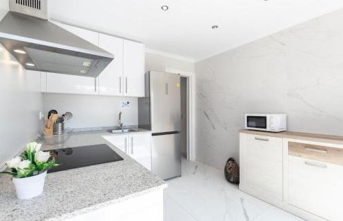 3 Bedroom Stunning Home In Mezquitilla - Photo 32