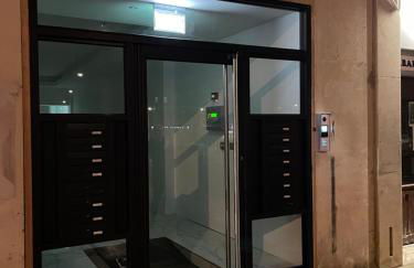 Super-King Bed Studio Apartment in Central Northampton - Photo 27