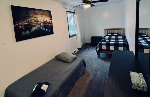 5 Bedroom Lakeside Home Sleeps 12 - Shared Lake Access, Large Yard, Central Air, Fire Pit, Horseshoes & More! - Foto 28