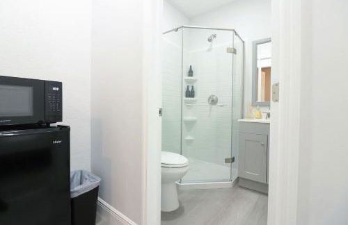 Modern 3 BR Villa Near Beach & FLL - Photo 24