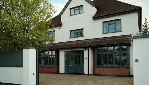 Modern Spacious House - Sleeps 16, Free Parking, Sun Terrace - Foto 2