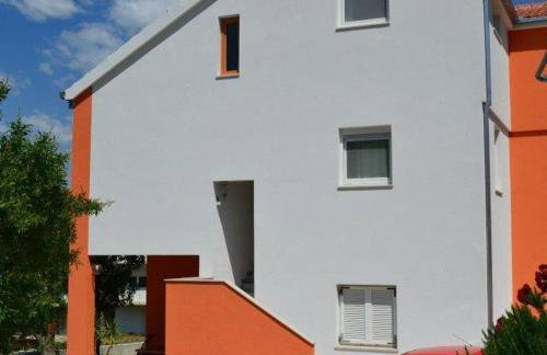 Modern Red & Blue Apartment - Photo 32