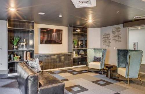 Gorgeous Central City 2BD 2BA - Foto 44