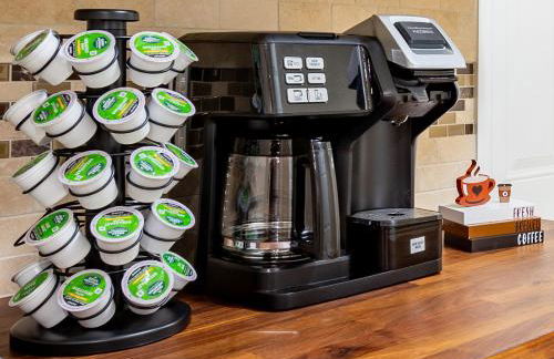 Colorful Home - Pool - Game Room - Basketball Court - BBQ & More - Photo 25