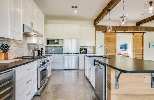 Large Luxury Blanco Riverfront Home with Pool - Foto 12