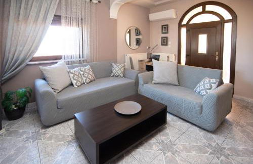 Sunrise Suite Olympiada - Luxury Beachfront Escape - Photo 14