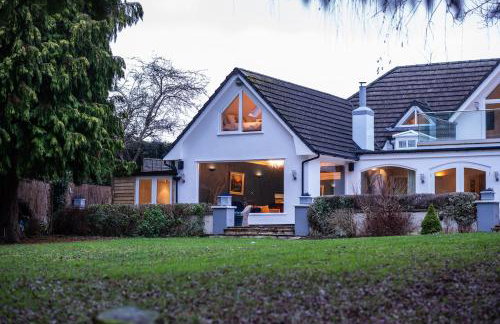 5BDR Luxe Villa By Torr Property Group Short Lets & Serviced Accommodation With Free Parking & River View Stratford-Upon-Avon - Foto 5