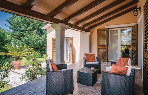 5 Bedroom Beautiful Home In Labin - Photo 28