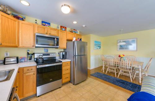 Condo with Deck Walk to Beach and Convention Center! - Foto 9