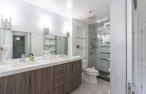 Cityscape Elegance with Water Views - Foto 39